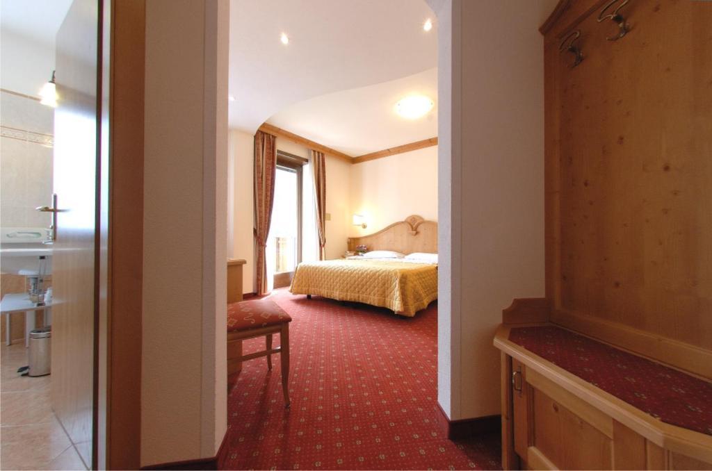 Ariston Lake View Hotel Molveno Ruang foto