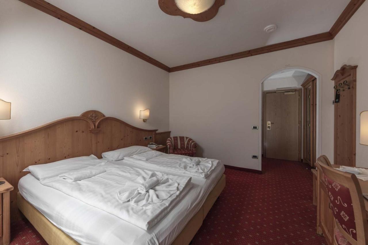 Ariston Lake View Hotel Molveno Bagian luar foto