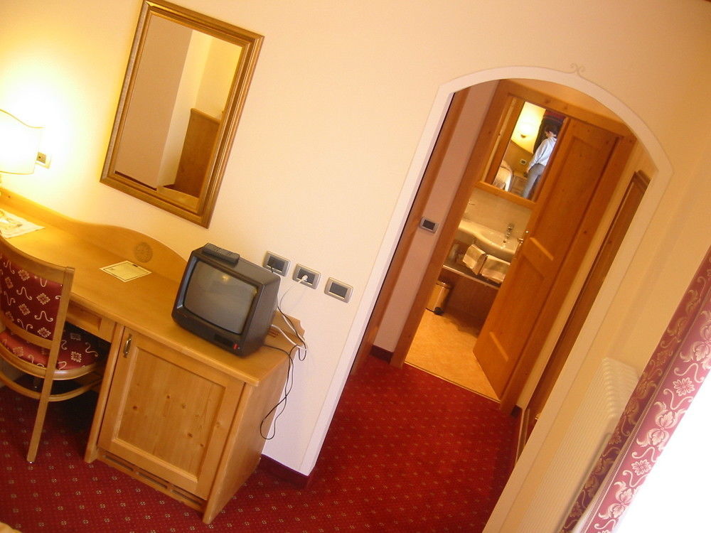 Ariston Lake View Hotel Molveno Bagian luar foto
